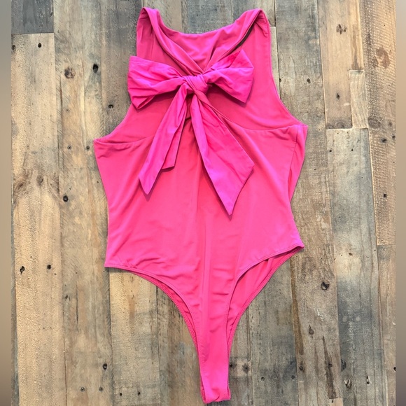 TCEC Bodysuit with Bow on Back - Picture 2 of 3